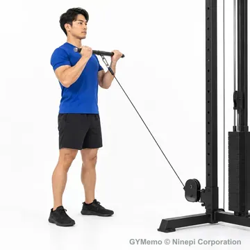 ケーブル・スクワットの開始姿勢