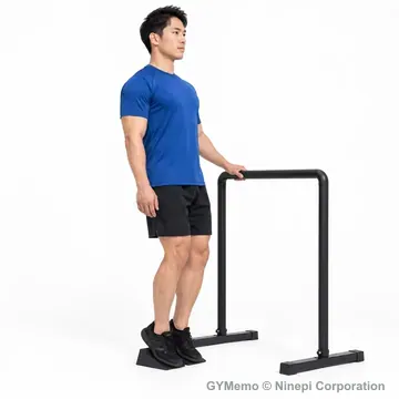 シシースクワットの開始姿勢